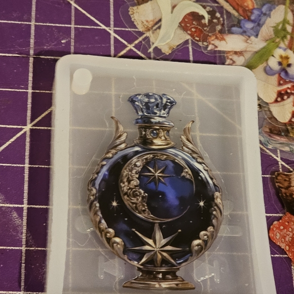 Custom Made Epoxy Spotify Keychain - Picture 5 of 8